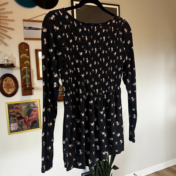 American Eagle Dark Grey Black with Floral Smocked Peplum Long Sleeve - Size M - Picture 7 of 8